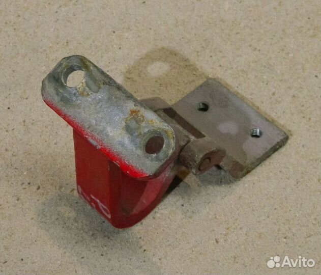 Петля багажника задняя левая VW Passat B3