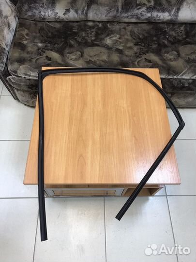 Уплотнитель переднего правого стекла Honda CR-V 5