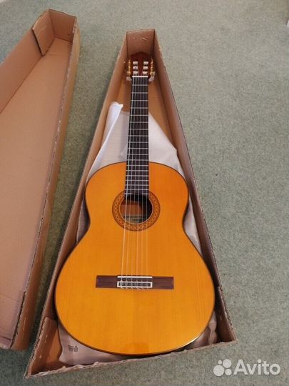 Классическая гитара yamaha