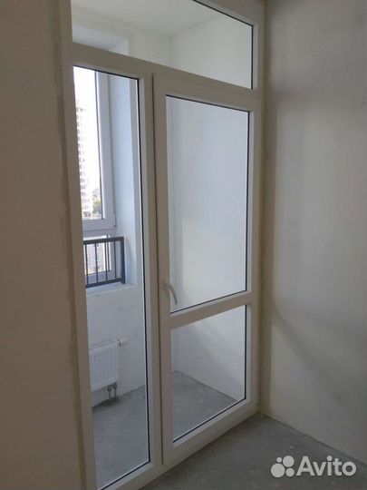 Оконный блок с дверью