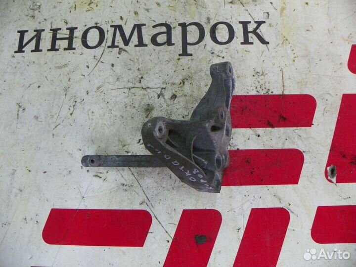 Кронштейн кпп левый Skoda Octavia
