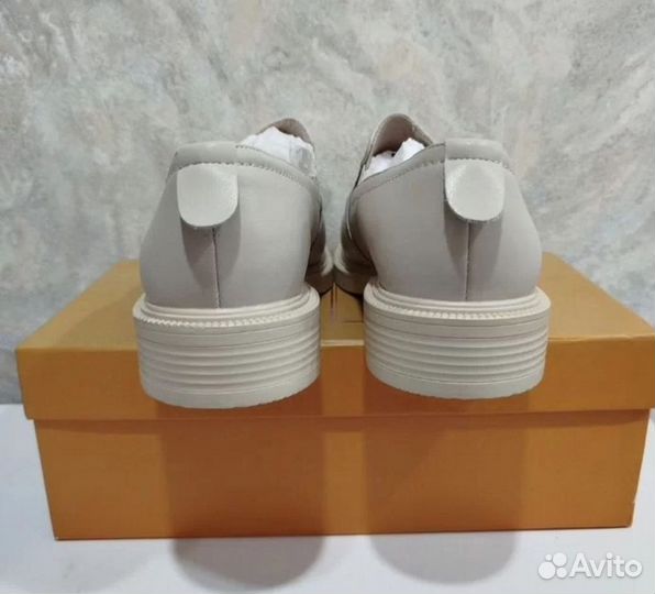 Лоферы женские 39