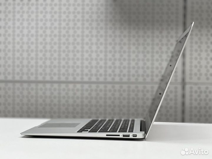 MacBook Air Core i5 8G озу SSD MacOS+Windows