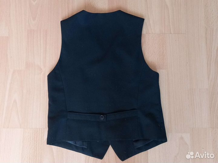 Жилет черный школьный 140