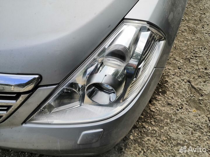 Фары ксенон Nissan Tiida