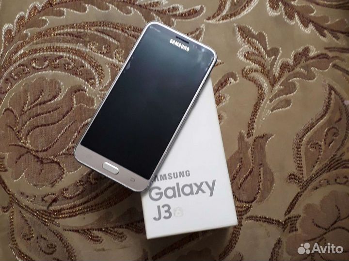 Телефон Samsung j3