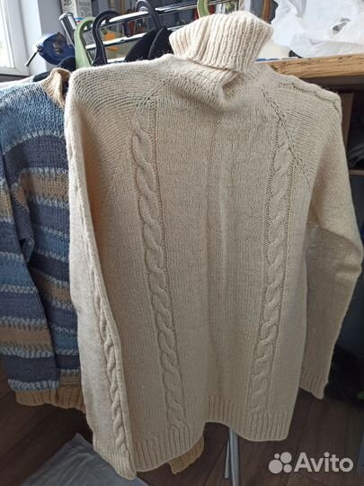 Свитер ручной вязки