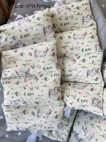 Бортики в кроватку новые комплект