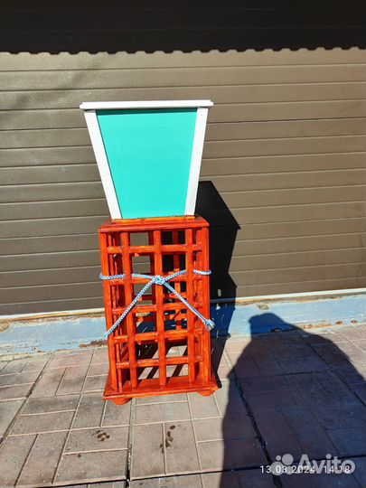 Цветочное кашпо на тумбе