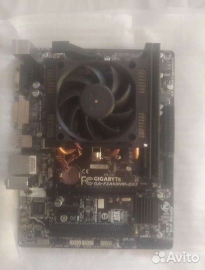 Материнская плата с процессором и памятью