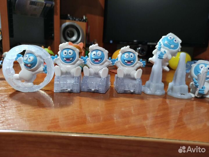 Фигурки из Kinder Maxi