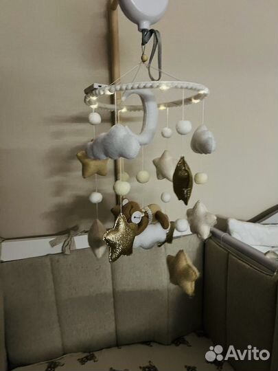 Мобиль на кроватку с подсветкой и музыкой