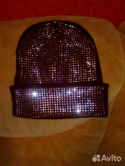 Шапка новая со стразами бардовая