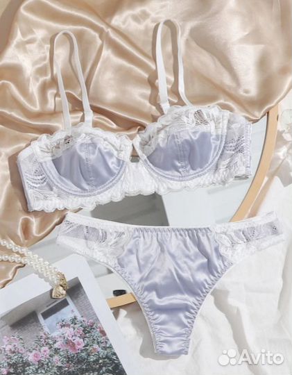 Комплект нижнего белья с кружевной отделкой
