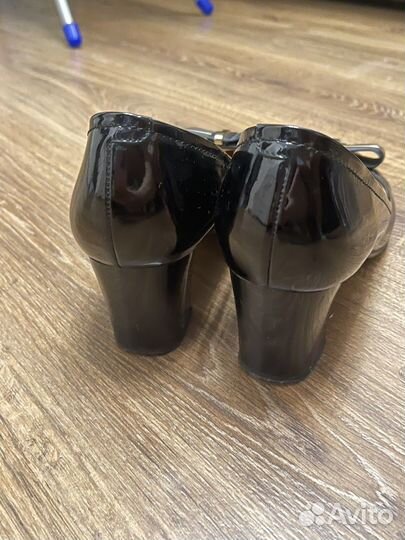 Туфли кожаные лакированные черные 39 размер