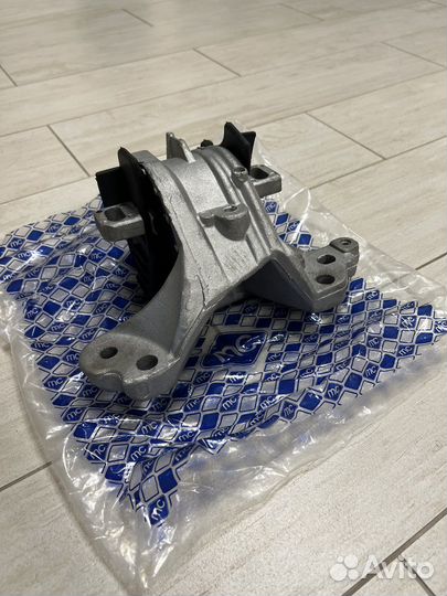 Подушка/опора двигателя