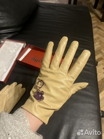 Перчатки женские кожаные 8 размер новые