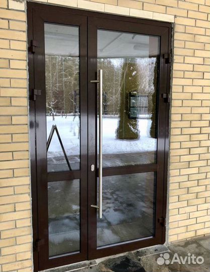 Дверь алюминиевая