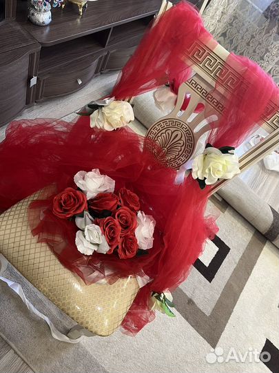 Скамья, альбом, тапочки, лента, пылесос