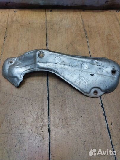 Кожух выпускного коллектора Volvo V70 B5204T5 2004