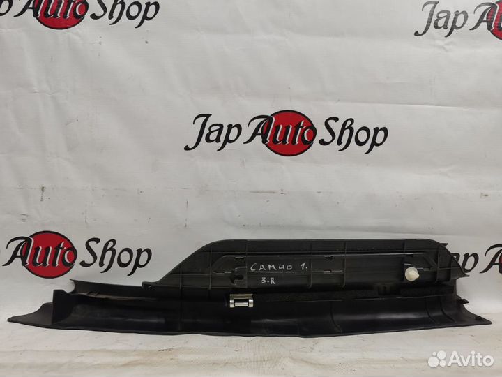 Накладка порога правая Toyota Camry 40