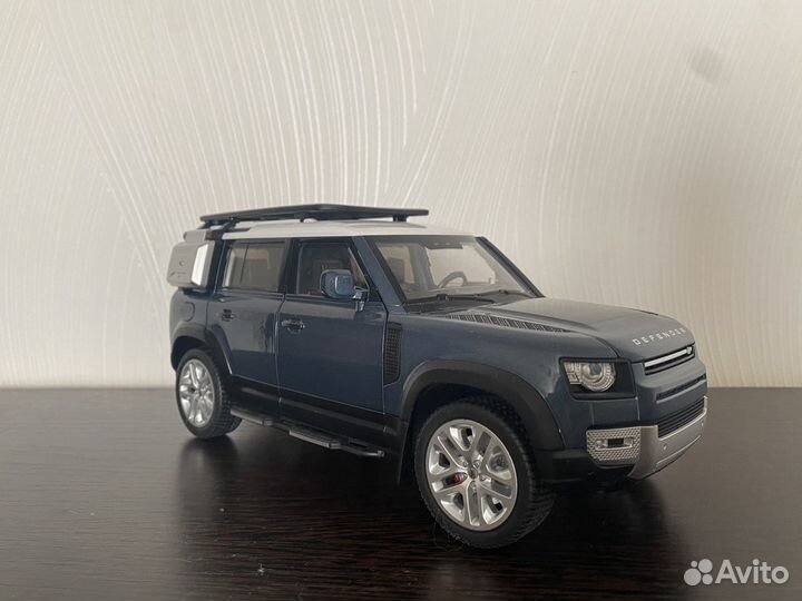 Land Rover Defender 2 1:18