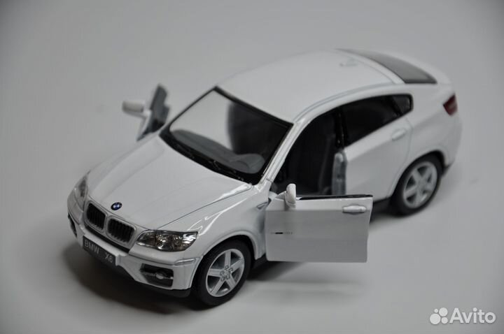 Модель автомобиля BMW X6 металл