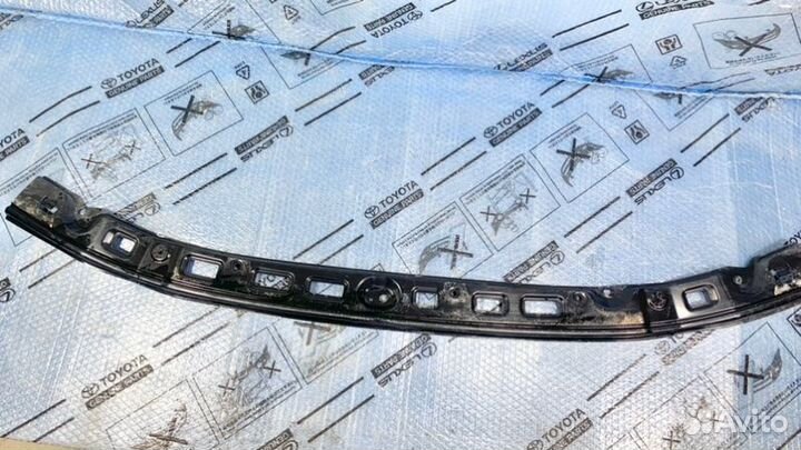 Усилитель бампера Toyota Land Cruiser 200 2015
