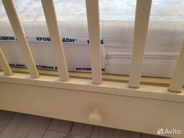 Детская кроватка с матрацем