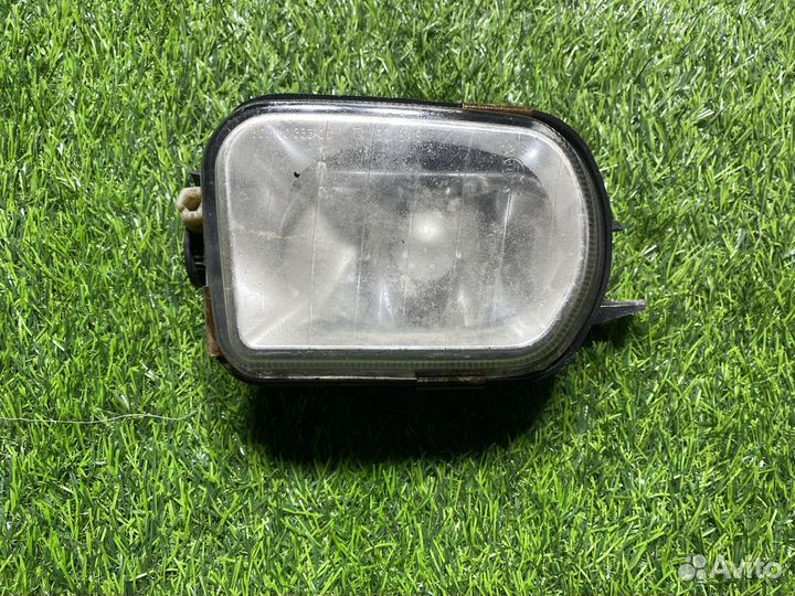 Противотуманная фара Mercedes W203