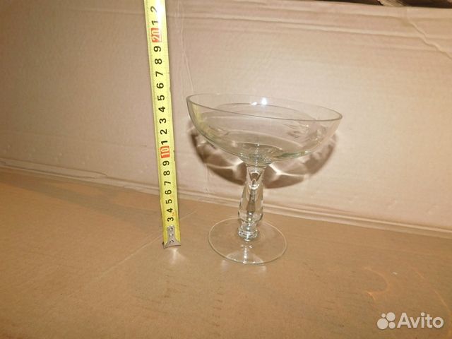 Антикварная,красивая вазочка ри в интерьер, коллек