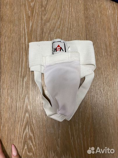 Боксерские перчатки, шлем, защита голени, ракушка