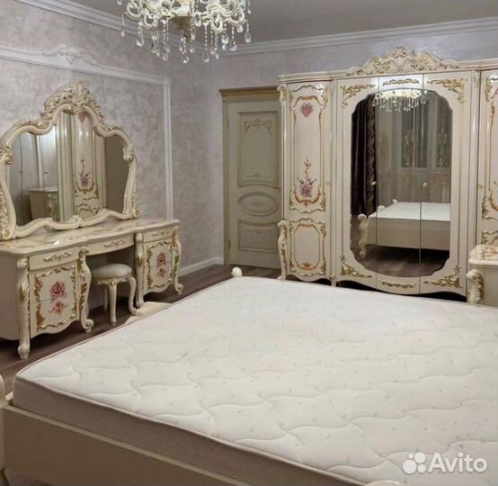 Спальный гарнитур