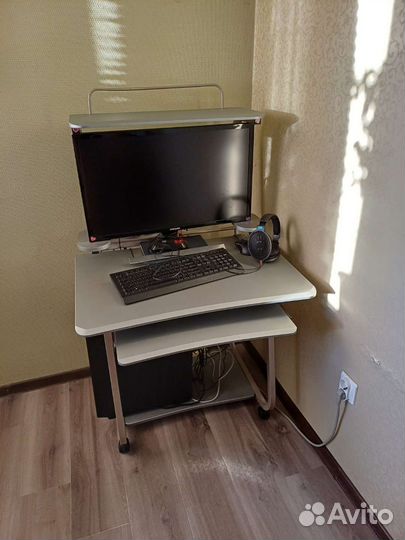 Компьютерный стол