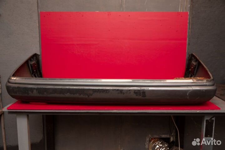 Бампер задний Mercedes E200 W124 M102 1990