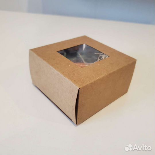 Коробка подарочная крафт с окошком 9х9х5 см