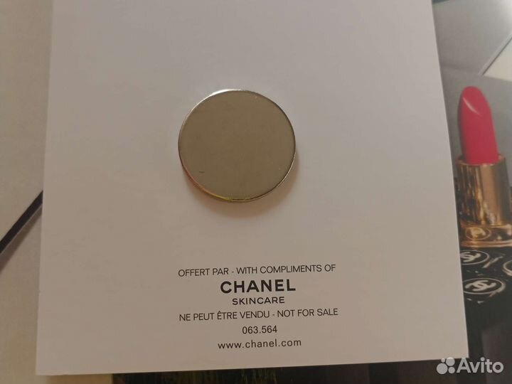 Брошка chanel