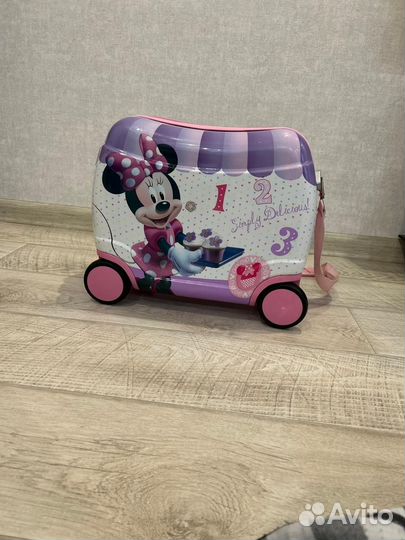 Чемодан на колесах детский