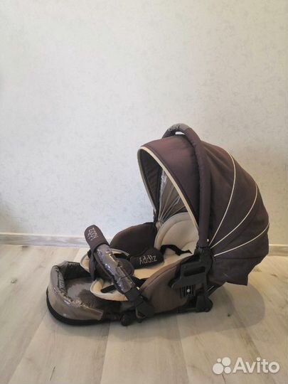 Коляска Zippy Tutis New Wave 2в1