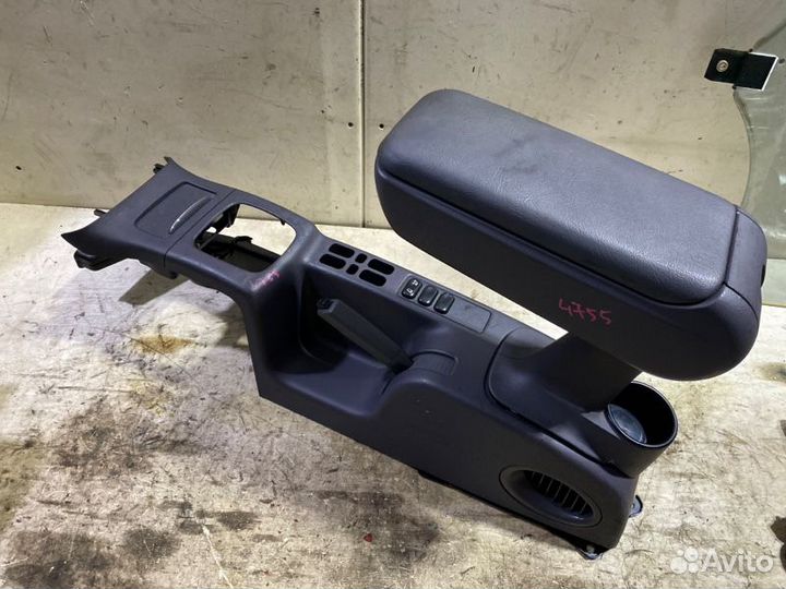 Подлокотник Mercedes-Benz A-Class W168 M166E16