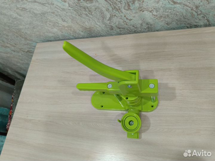 Машинка для значков