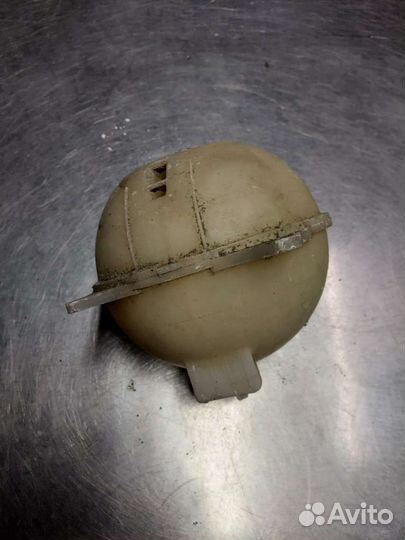 Расширительный бачок Volkswagen Passat B4 1H012140