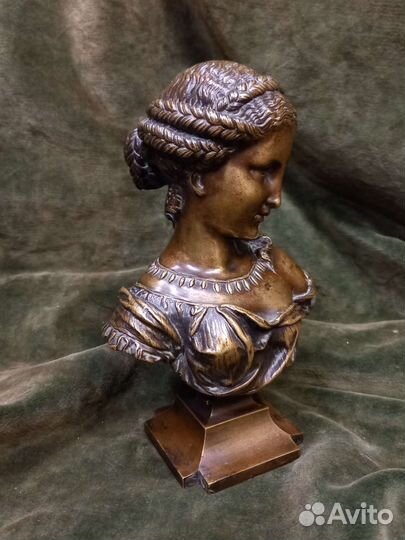 Старинный бронзовый бюст в античном стиле. 19 век