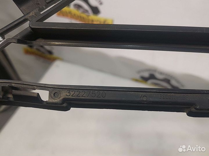 Решетка переднего бампера Volvo XC90 2