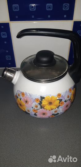 Чайник эмалированный со свистком б.у