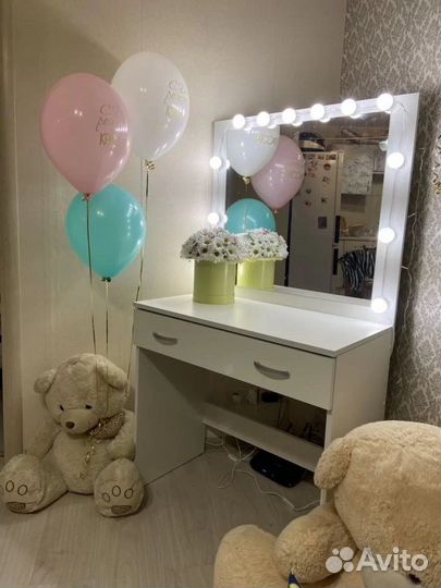 Туалетный стол с выдвижным ящиком Белый