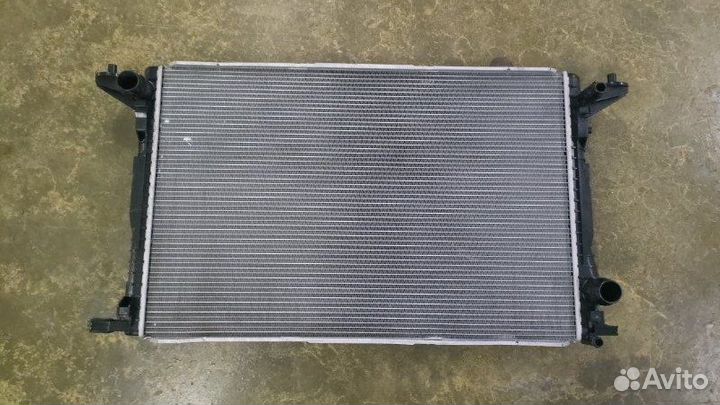 Радиатор охлаждения двигателя Audi Q8