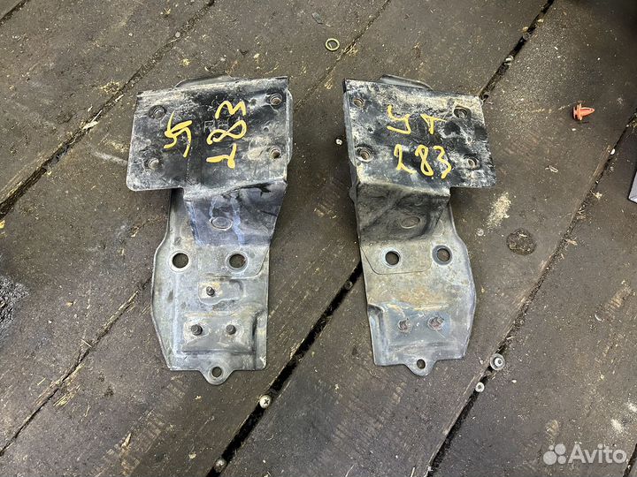 Infiniti fx35 fx45 кронштейн усилителя передний