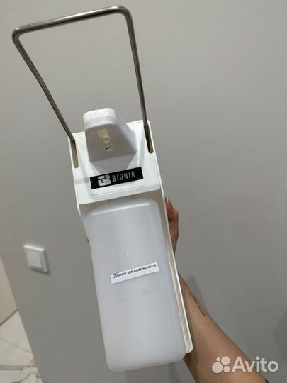 Дозатор с локтевым приводом