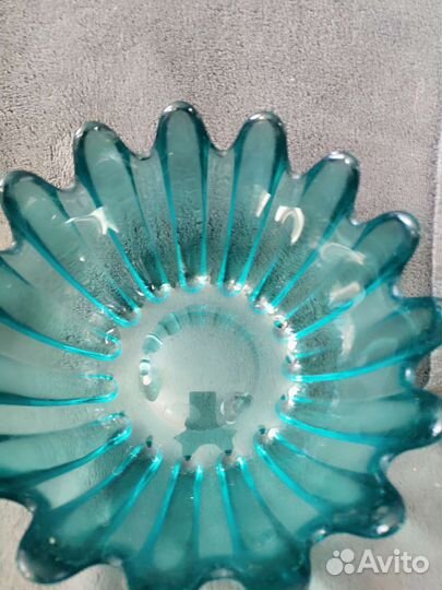 Ваза из цветного стекла